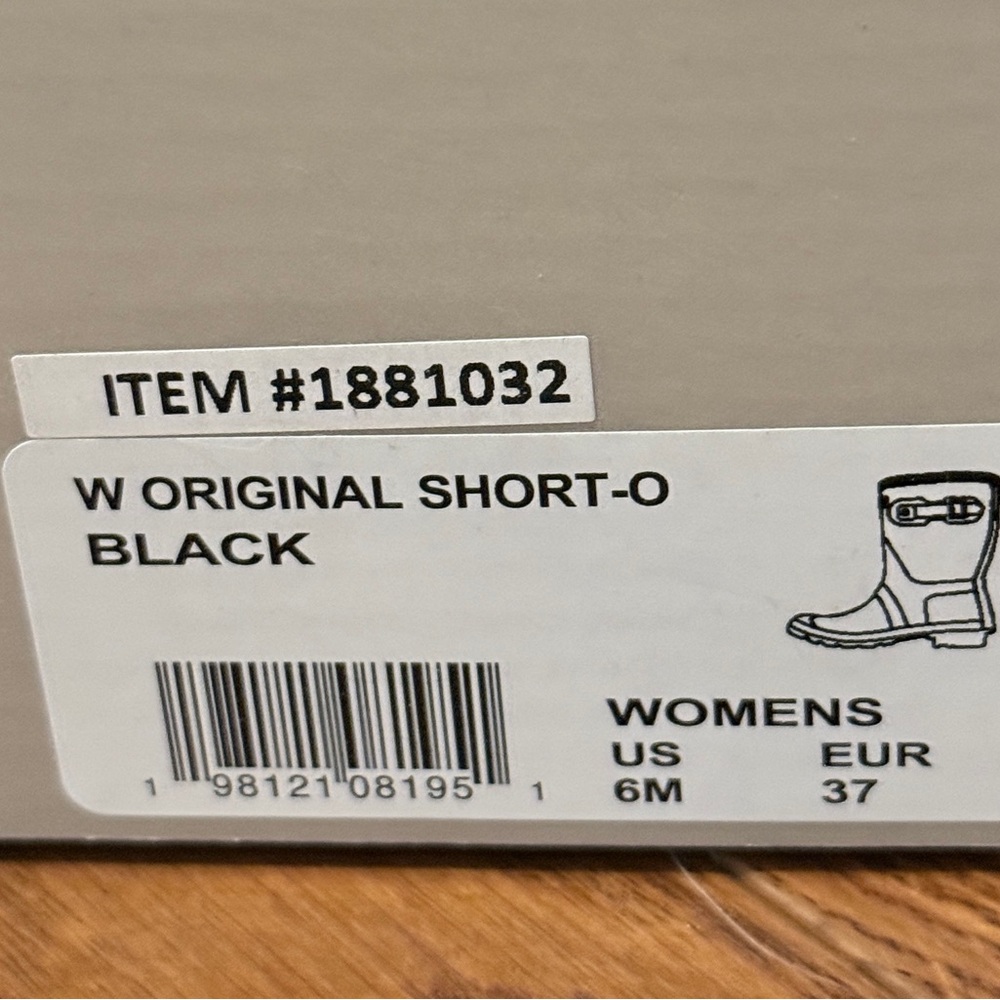 Hunter Women's Black Short Rain Boots - Picture 2 of 4